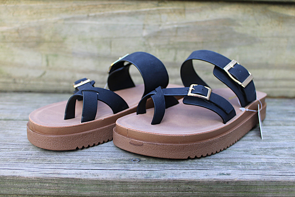 Black essential sandal